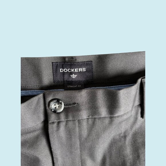 DOCKERS Pants Men's 40x32 Khaki Straight Fit Wrinkle-free Permanent Crease NWT - Picture 4 of 7
